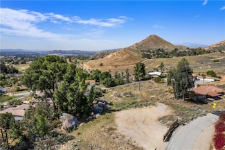 2935 Galaxie Heights Rd, Riverside, CA 92507