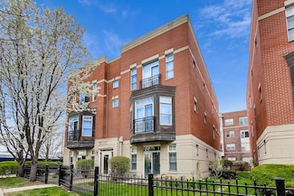 820 W University Ln Unit 1B, Chicago, IL 60608