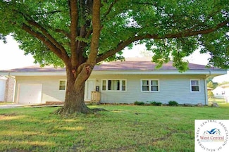 111 W Glendale Dr, Clinton, MO 64735