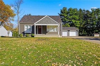 56 Jeffrey Ln, New Middletown, OH 44442