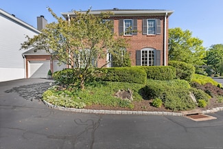 75 Bank St, New Canaan, CT 06840