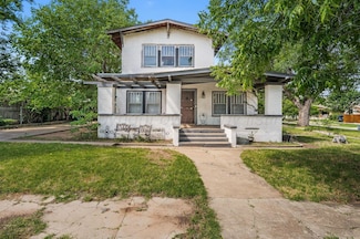 300 E 4th St, Clarendon, TX 79226