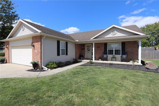 929 Briarwood Ct, Charleston, IL 61920