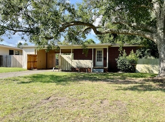 6552 College Dr, Milton, FL 32570