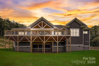 297 Maple Knoll Dr, Hendersonville, NC 28792