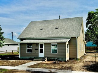 209 E Plum St, Doniphan, NE 68832