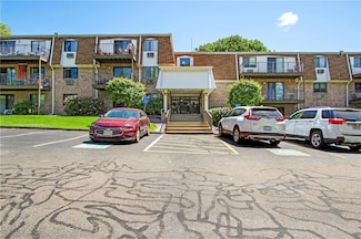 750 Quaker Ln Unit B204, East Greenwich, RI 02818