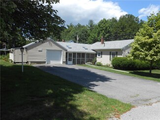 15 Lonsdale Rd, Farmingdale, ME 04344