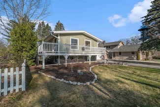 545 Arbor St, Harbor Springs, MI 49740