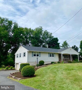 65 Hagan Dr, New Hope, PA 18938