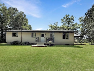 8261 Squaw Creek 18 Rd, Rapid River, MI 49878