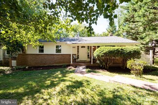 4918 Wakefield Chapel Rd, Annandale, VA 22003