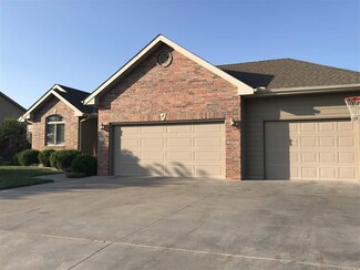 712 Charles St, Hesston, KS 67062