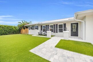 11 SE Splitrail Cir, Tequesta, FL 33469