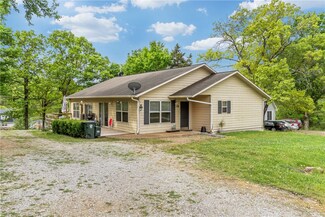 4 Leatherwood Dr, Eureka Springs, AR 72631