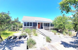 94 Pine Walk, Bay Shore, NY 11706