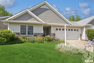 3040 Cherrywood Dr, Bettendorf, IA 52722
