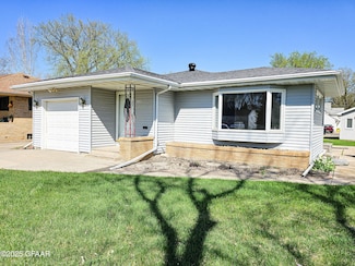 1205 S 9th St, Grand Forks, ND 58201