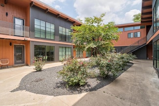 400 E 30th St Unit 200, Austin, TX 78705