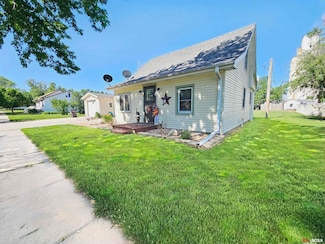 208 S Martin Ave, Clay Center, NE 68933