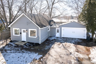 542 E Hammond St, Otsego, MI 49078