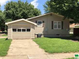 16 E Clark St, Vermillion, SD 57069