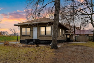 1162 Kern St, Waterloo, IA 50703
