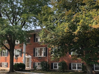 9203 Monroe Ave Unit 20, Brookfield, IL 60513