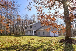 4 Taylor Ln, Kennebunk, ME 04043