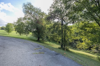 1202 Valarie Ln, Columbia, TN 38401