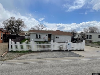 304 W Center St, Rawlins, WY 82301