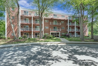 60 Greentree Ln Unit 38, South Weymouth, MA 02190