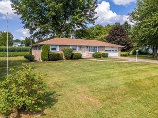 4989 Manchester Ave SW, Navarre, OH 44662