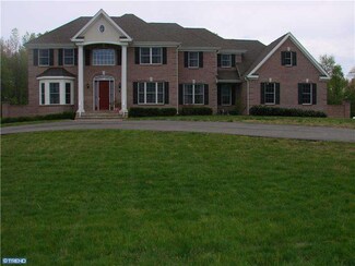 4 Orchardside Dr, Cranbury, NJ 08512