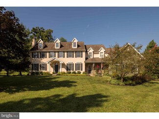 4 Whitefield Dr, Lafayette Hill, PA 19444