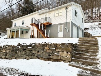 30 Commerce St, New Cumberland, WV 26047