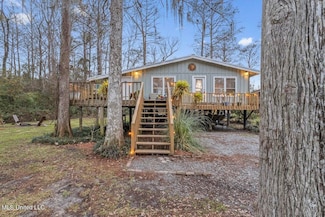 1932 Pascagoula River Rd, Moss Point, MS 39562