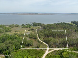 12 Piney Ln, Beaufort, SC 29907