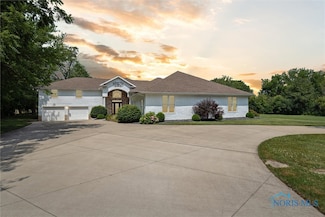 720 Fostoria Rd, Northwood, OH 43619