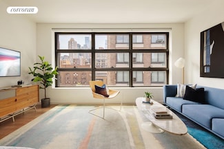 547 W 47th St Unit 405, New York, NY 10036