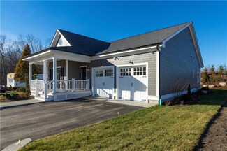 5 Helmsley Ln, Coventry, RI 02816