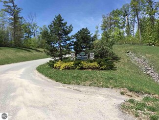 1881 N Blue Water Ct Unit 12, Suttons Bay, MI 49682