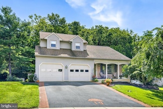19 Manor Oaks Dr, Millersville, PA 17551