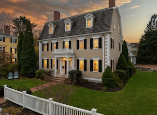 287 1/2 High St, Newburyport, MA 01950