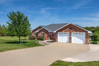 10186 Cypress Dr, Peosta, IA 52068