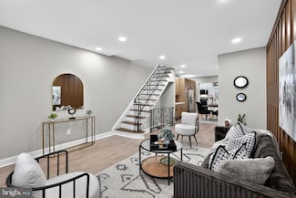 325 Roseberry St, Philadelphia, PA 19148