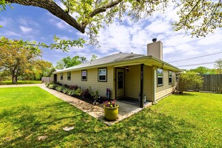 4707 Elm St, Seabrook, TX 77586