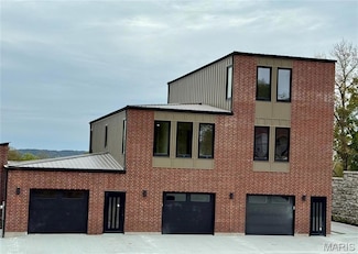 1017 River Bluff Dr, Washington, MO 63090