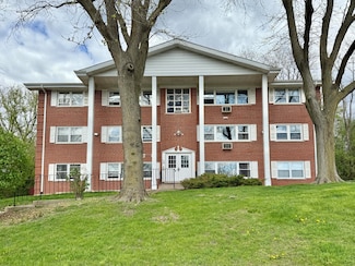 235 Country Club Dr Unit 1B, Lake Geneva, WI 53147