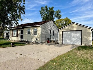 216 E 16th St N, Newton, IA 50208